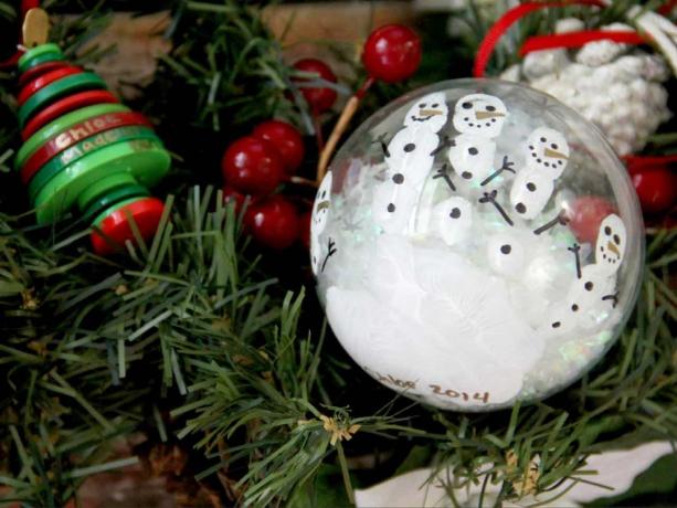 Otisk vánoční koule sněhuláka