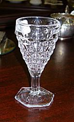 „Fostoria“ amerikietiško vyno taurė su šešiakampiu kojeliu