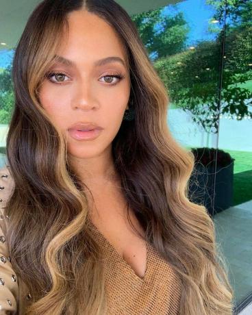 Money Piece Hair Trend: Beyonce cu reflexe blonde