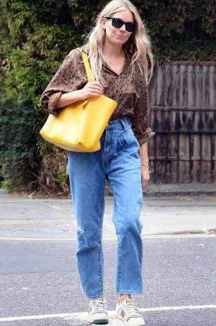 Sienna Miller-stijl: Bagg-jeans en -shirt