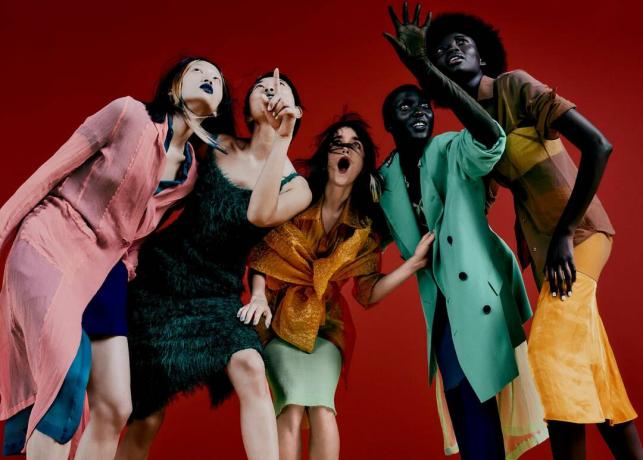 מגמות אופנה של אביב קיץ 2022: צבעים עזים בדריס ואן נוטן