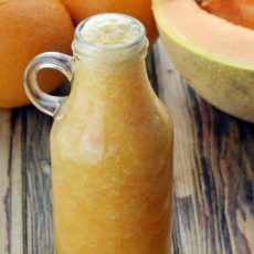 Šaldytas muskuso, apelsinų ir kokoso gėrimas