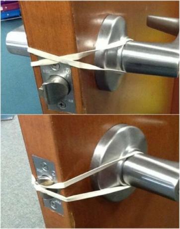 Se till att en dörr inte låses med ett gummiband