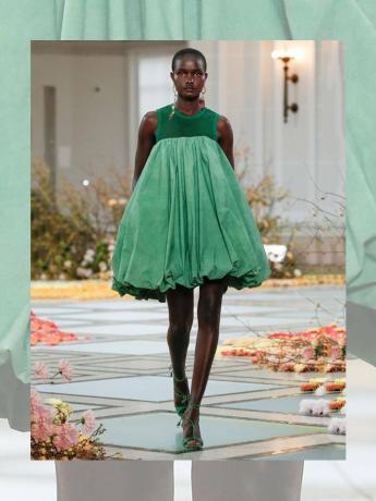 Trendy w sukienkach 2023: bąbelkowe wykończenia