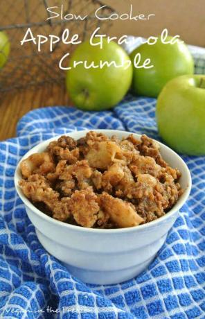 Slow-Cooker-Apple-Granola-Crumble