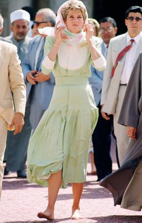 Tenues de vacances de la princesse Diana: dans une robe midi vert pastel en Egypte
