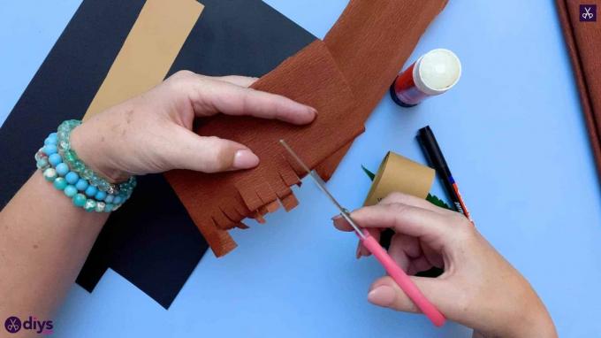 Jak vyrobit papírového ježka na krepový papír na podzim