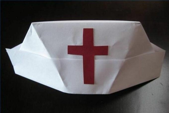 бумажная шапочка медсестры