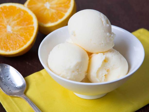 Mrożony jogurt z kremem pomarańczowym domowej roboty