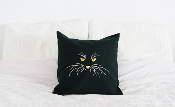 Szyta poduszka dla kota