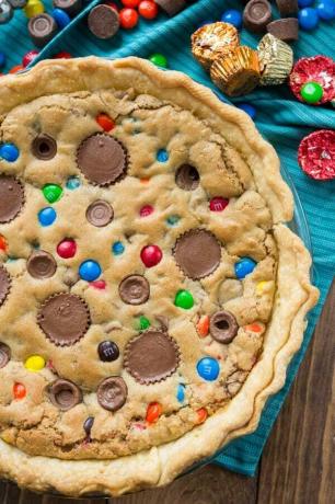 Candy bar cookie pie