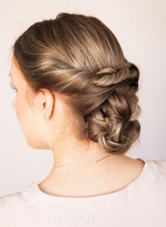 Απλή diy chic χαμηλή πλέξη updo χτένισμα εικόνα 5