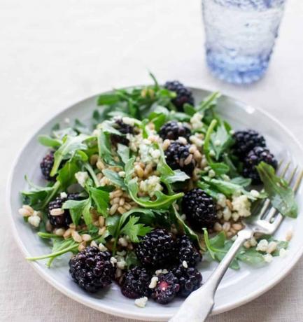 Blackberry og arugala salat
