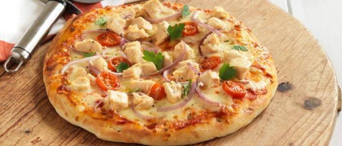 Jednostavna pizza s piletinom u nekoliko minuta