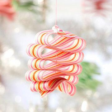 Ornamente cu bomboane din panglică